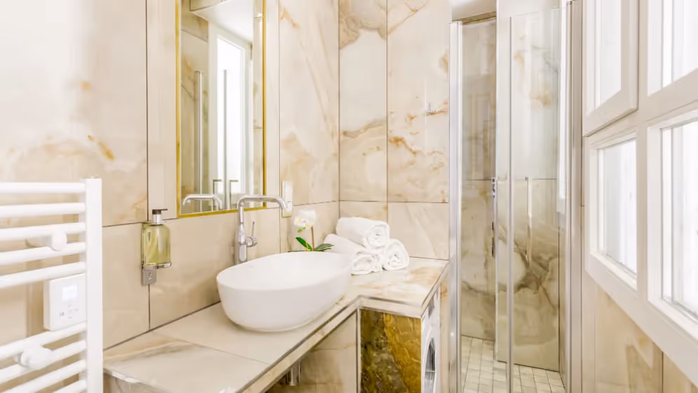 The bathroom master suite signature opera I