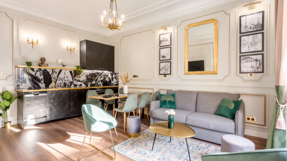 Le Salon suite de luxe September 4 II