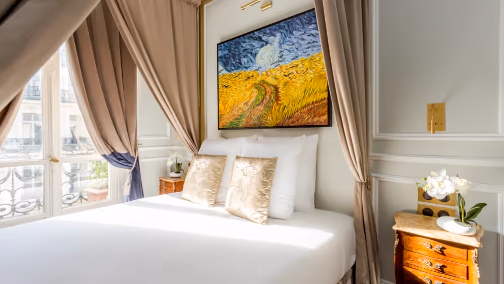 Room 22 luxury suite September 4 II