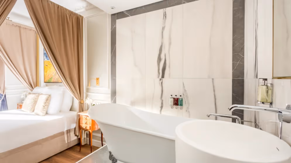 Room 23 luxury suite September 4 II