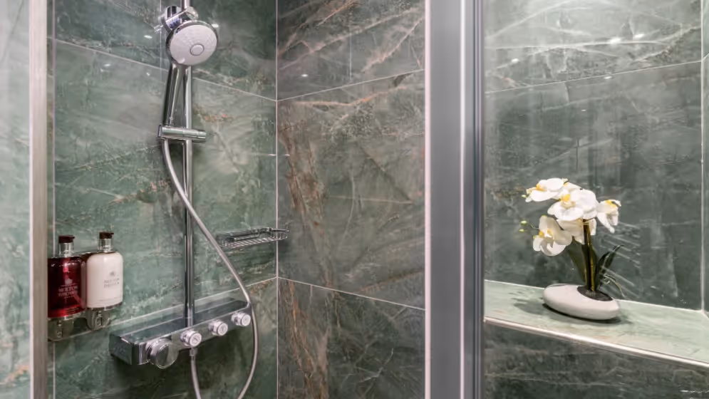 Le Douche luxury suite September 4 II