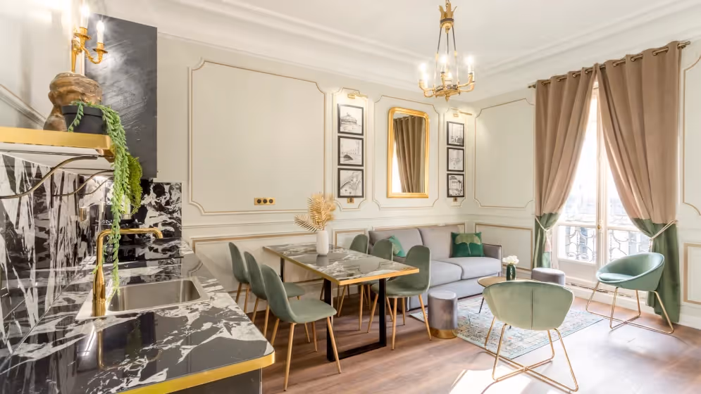 Le Salon suite de luxe September 4 II