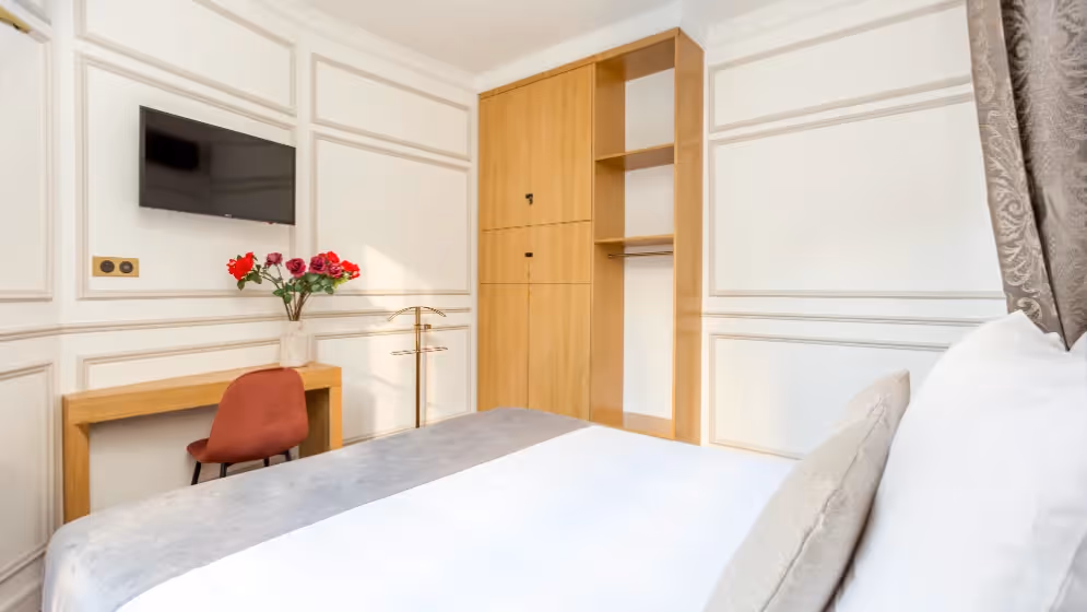 Room 1 luxury suite September 4 I