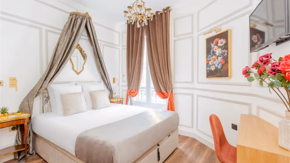 Room 1 luxury suite September 4 I