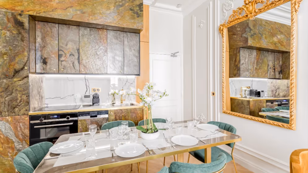 Le Table a manger suite de luxe Volney II