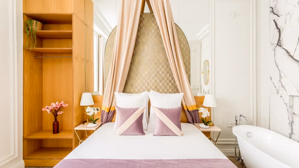 Volney II room 1 luxury suite