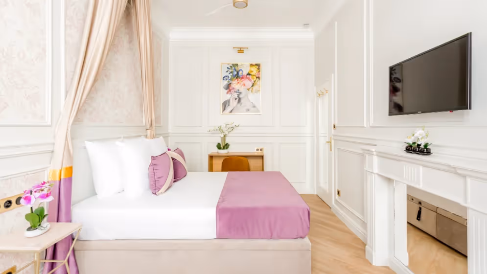 Room 1 luxury suite Volney I