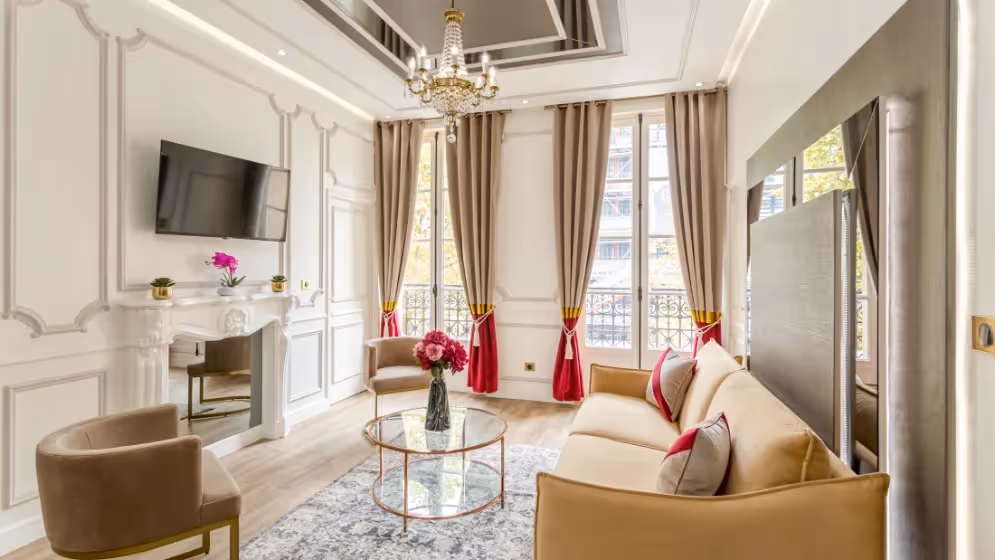 Le Salon luxury suite saint martin VII balcony Vue pompidou