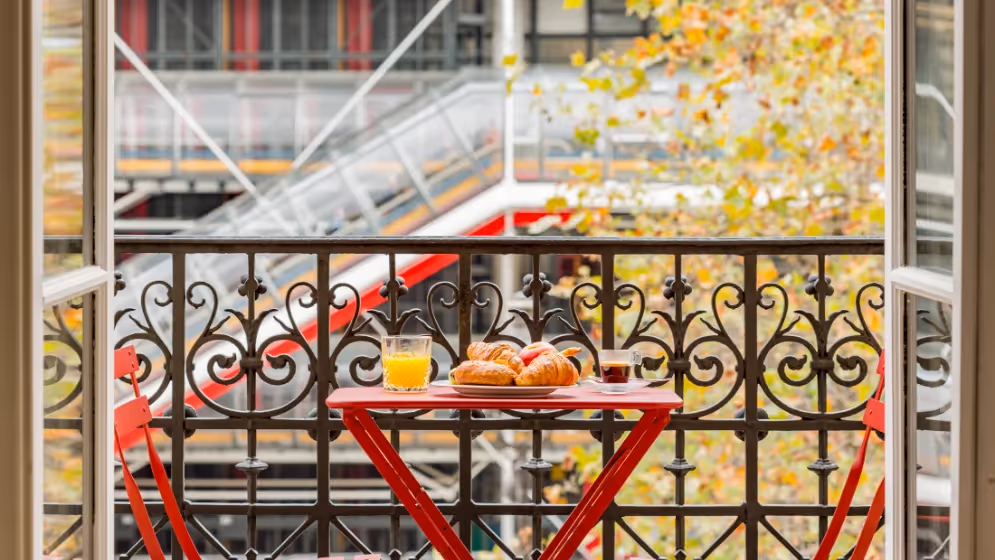 Le petit dejeuner EXT suite de luxe saint martin VII balcon Vue pompidou