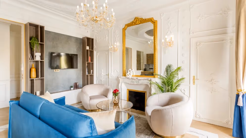 Le Salon luxury suite republique balcony View republique