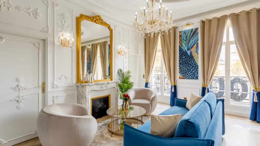 Le Salon luxury suite republique balcony View republique