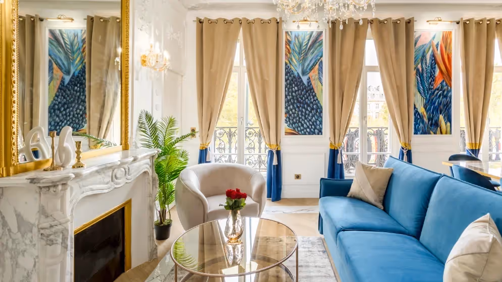 Le Salon luxury suite republique balcony View republique
