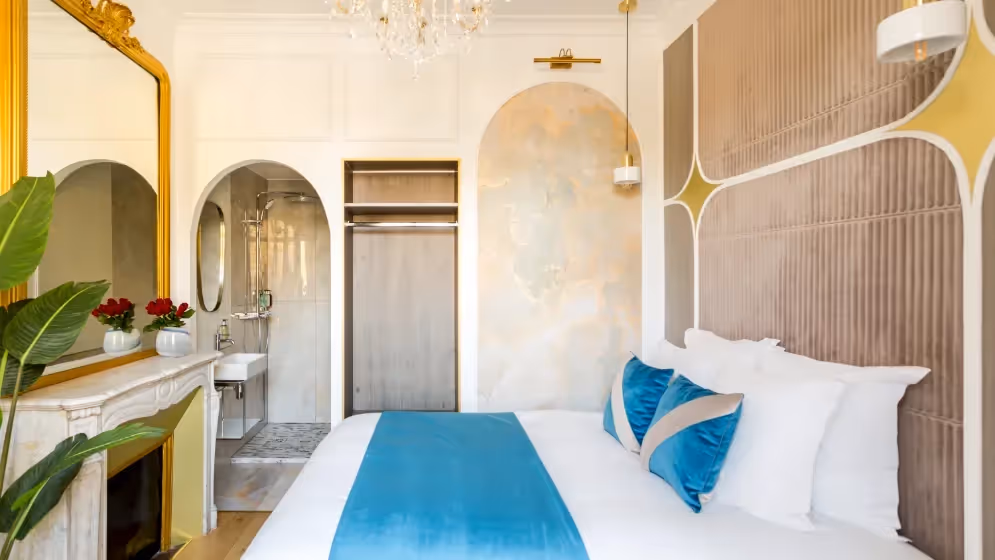 Le chambre 2 suite de luxe republique balcon Vue republique
