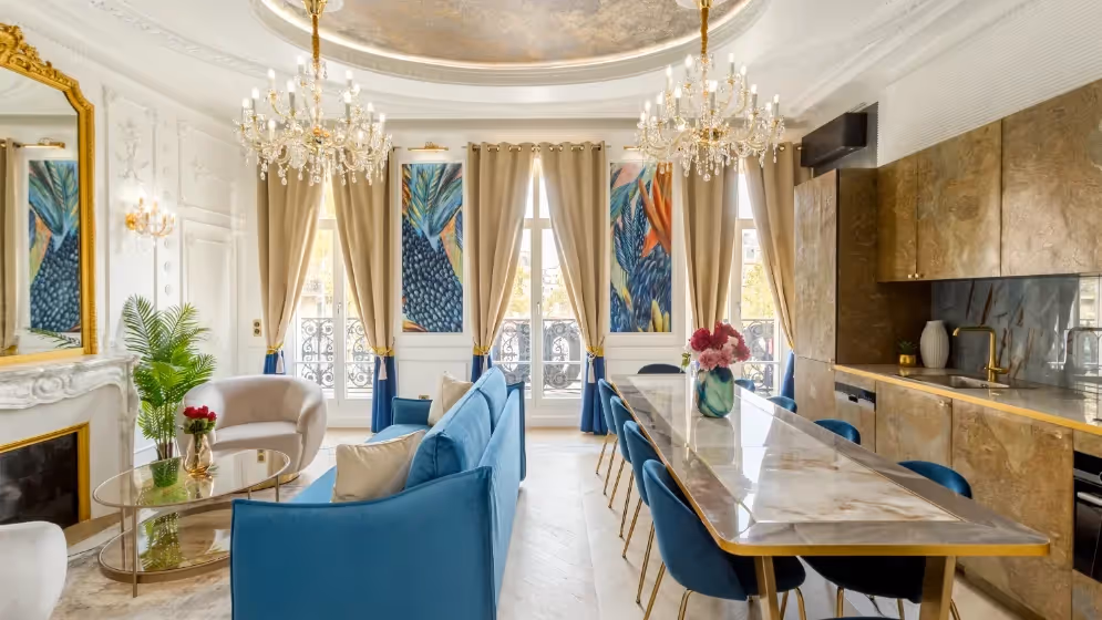 Le Salon luxury suite republique balcony View republique