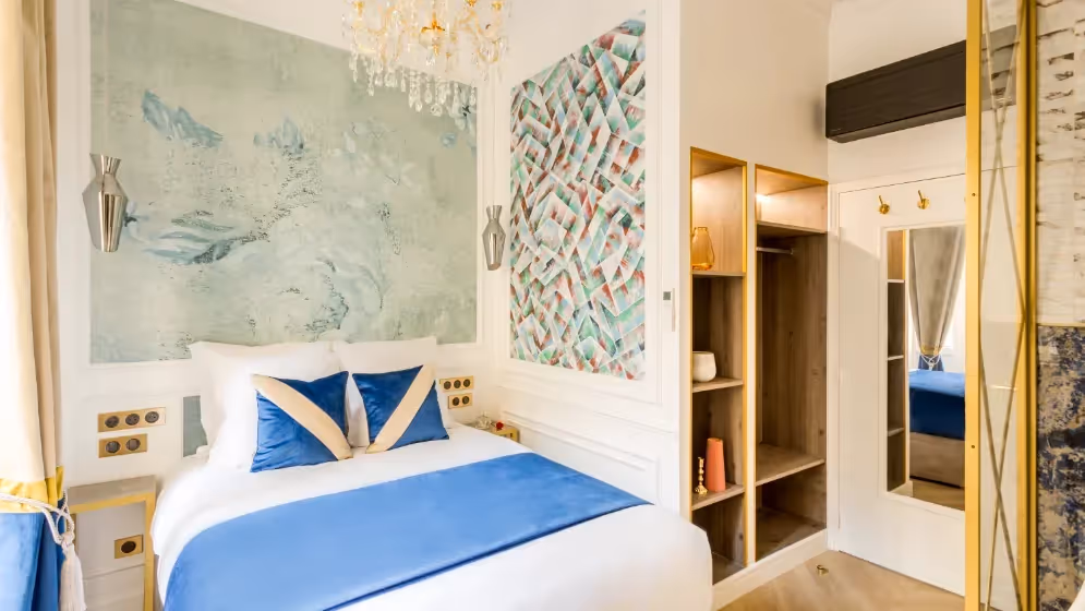 Le chambre 1 suite de luxe republique balcon Vue republique