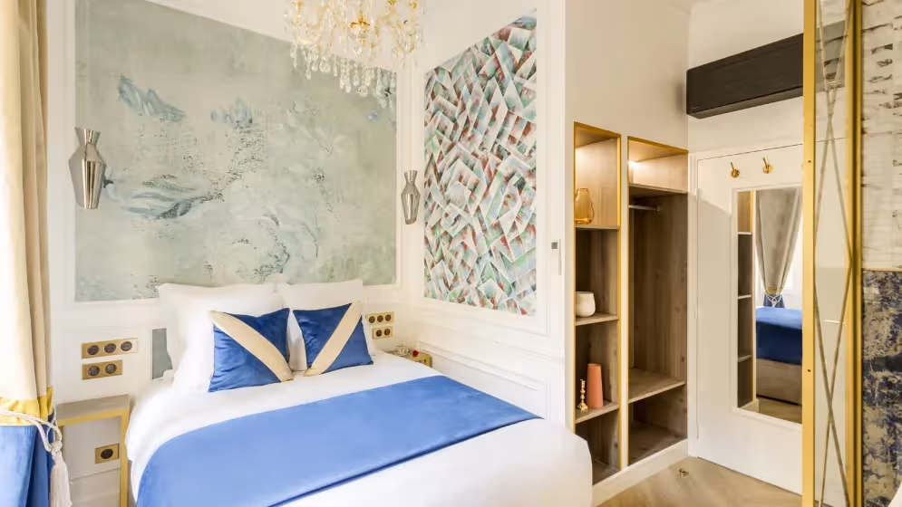 Le chambre 1 suite de luxe republique balcon Vue republique