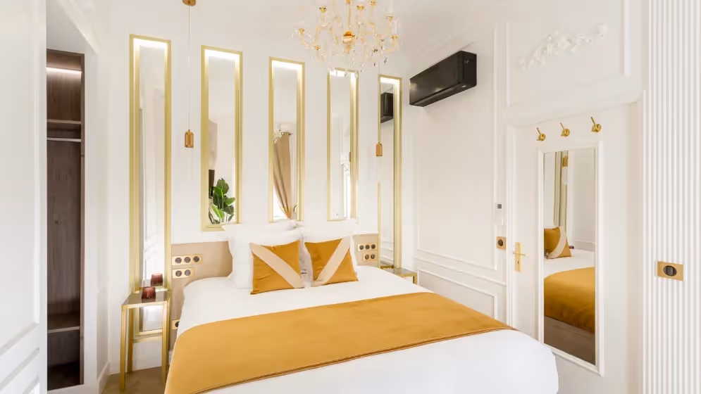 Le chambre 3 suite de luxe republique balcon Vue republique