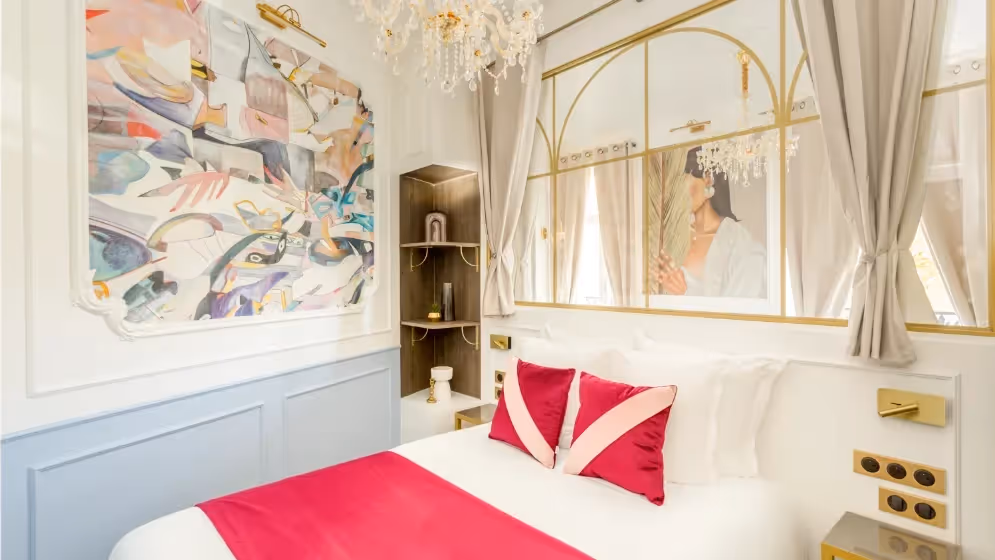 Le chambre 5 suite de luxe republique balcon Vue republique
