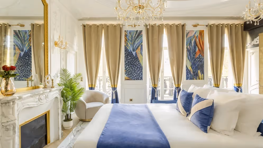 Le Canape lit suite de luxe republique balcon Vue republique