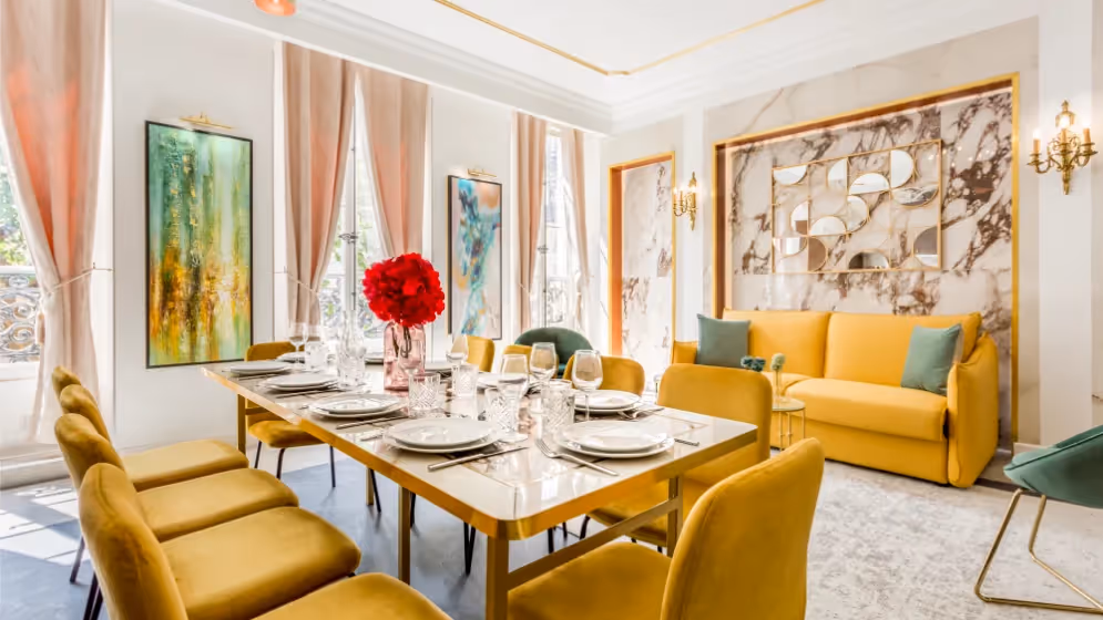 Le Table a manger et salon suite de luxe antoine I