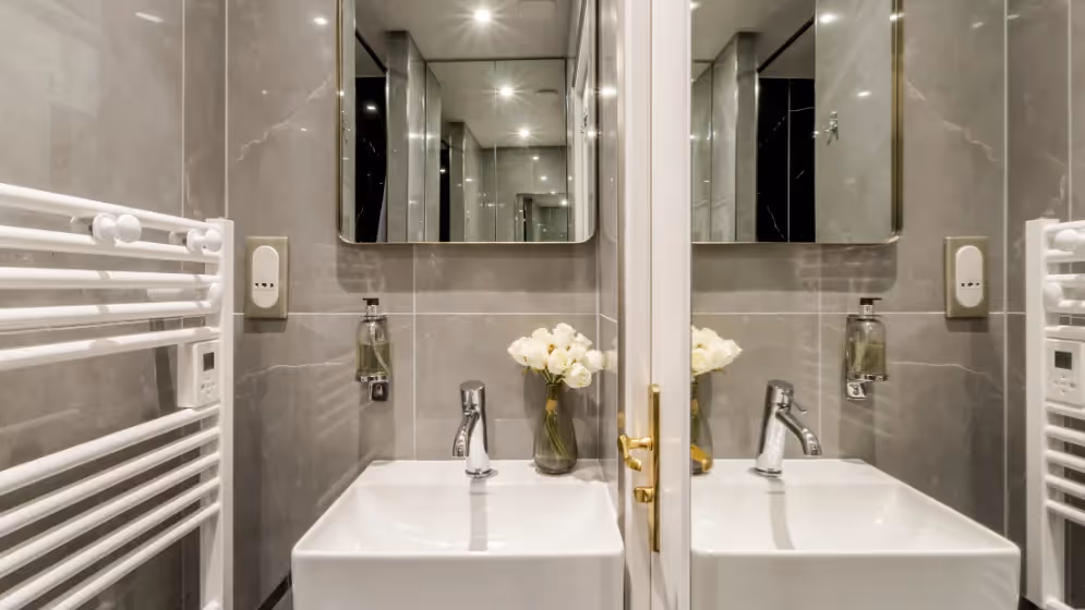 The luxury Florentine bathroom suite I