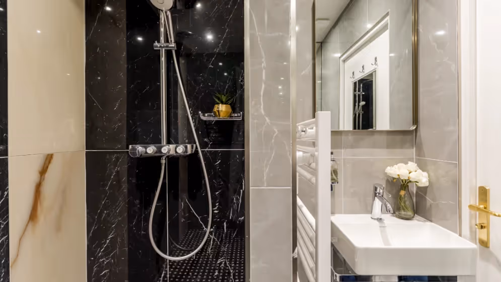 The luxury Florentine bathroom suite I