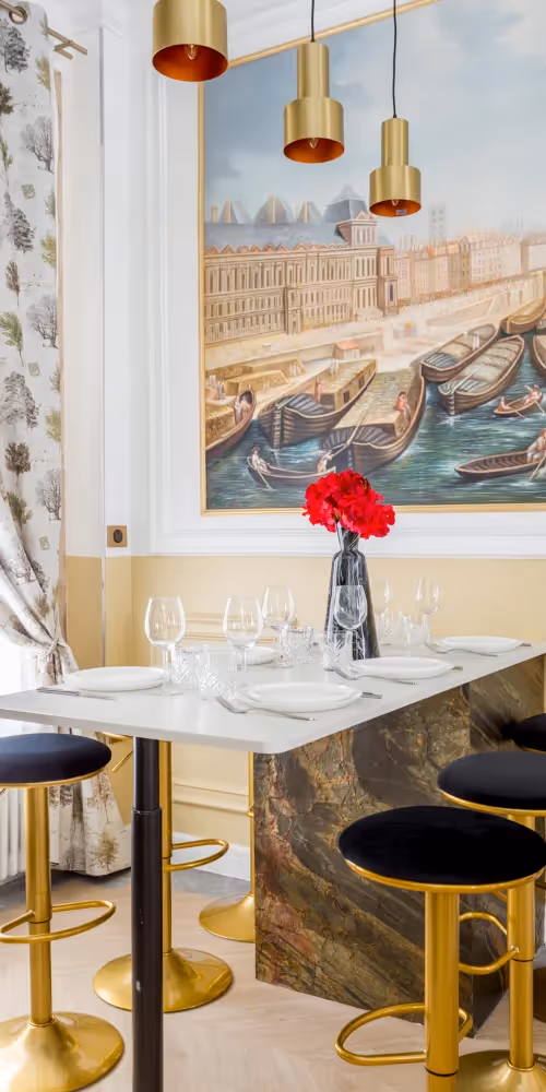Le 15Table a manger suite de luxe haussmann II