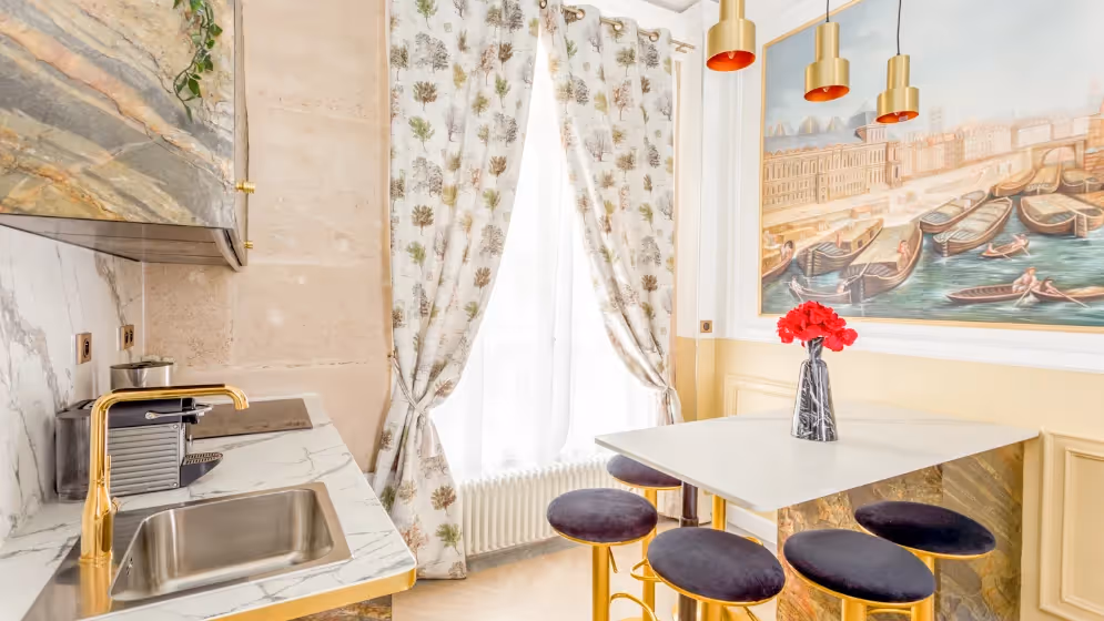 Le 4Table a manger suite de luxe haussmann II