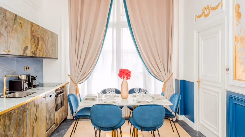 Le Table a manger suite de luxe haussmann I