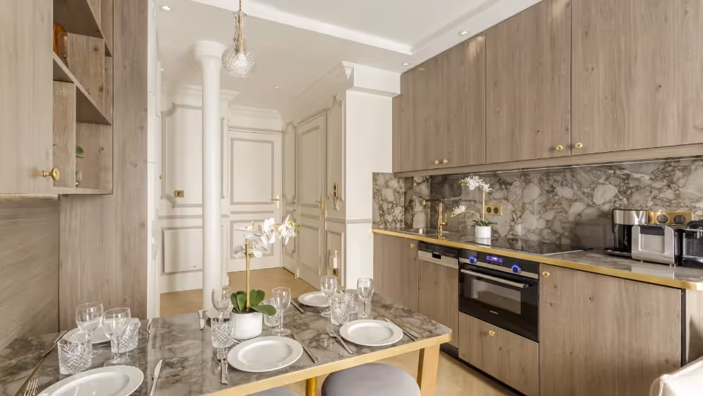 Le Cuisine Table a manger suite de luxe monge