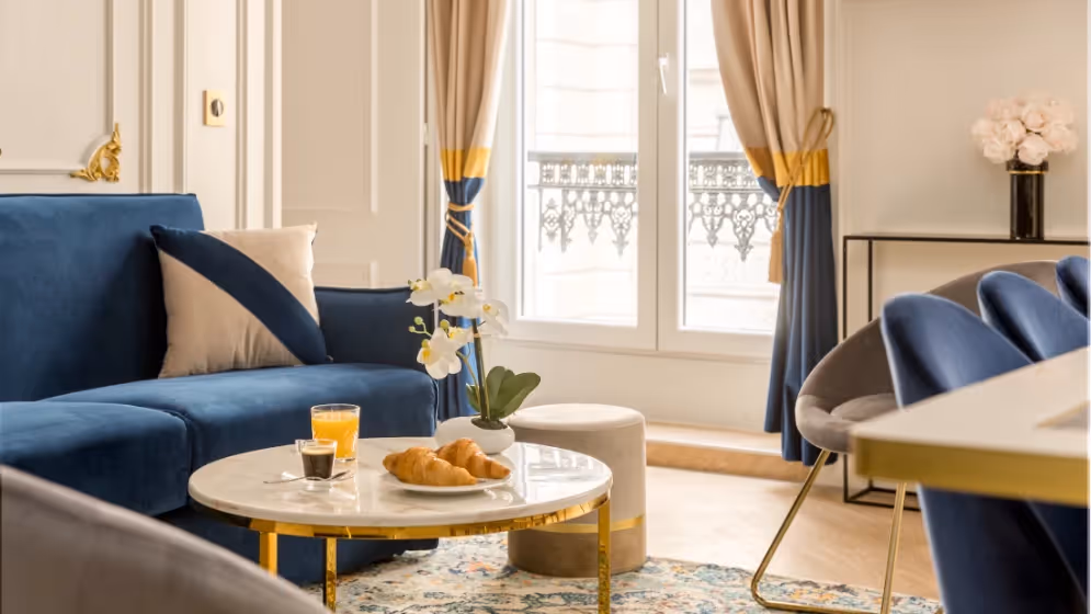 Le Petit dejeuner luxury suite rougemont I