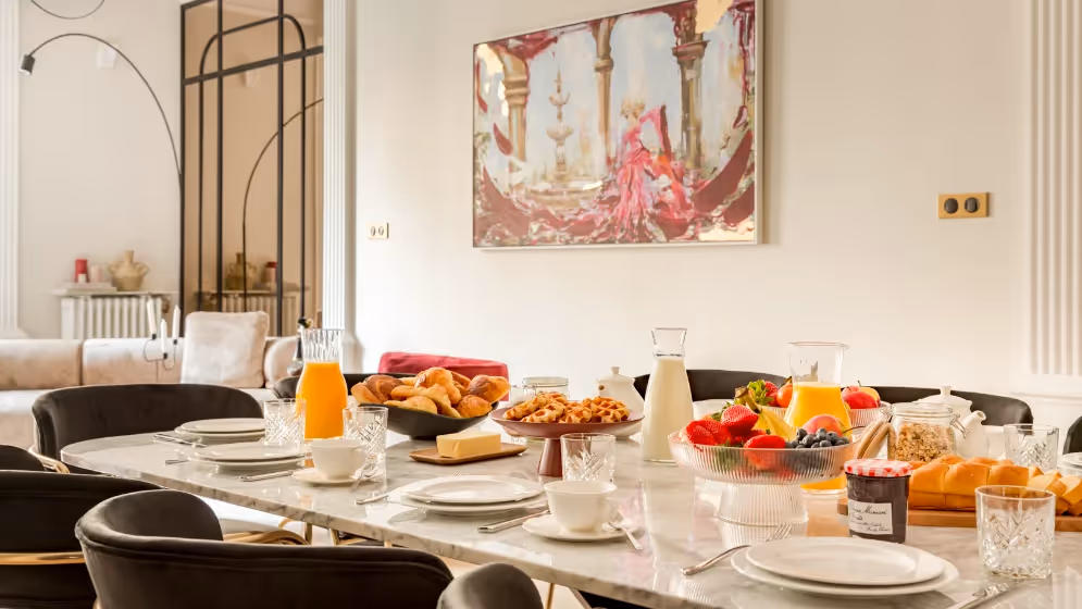 Le Petit dejeuner suite signature kleber Vue paris