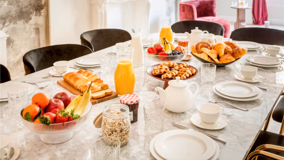 Le petit dejeuner suite signature kleber Vue paris
