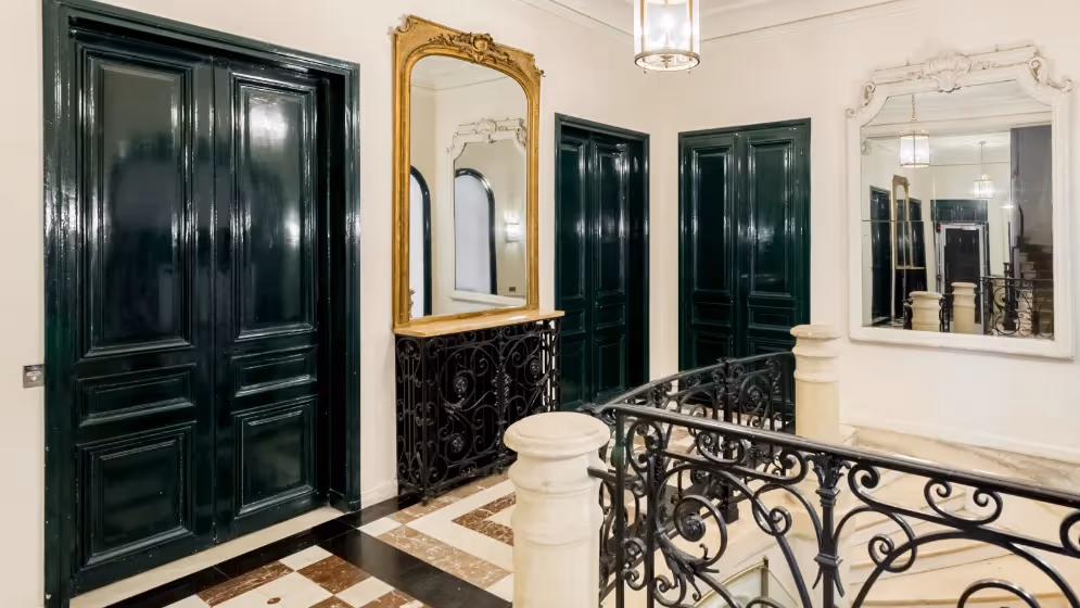 Le HALL suite signature kleber Vue paris
