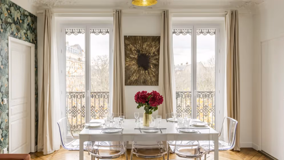 Le Table a manger  Appartement cosy ponceau balcon