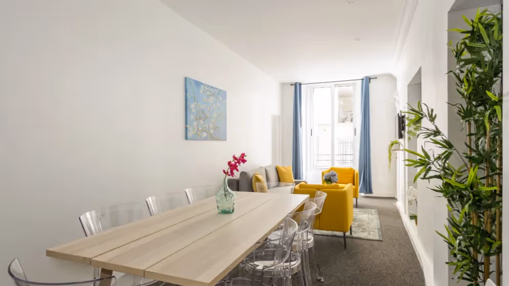 Le Table a manger salon Appartement cosy saint denis II