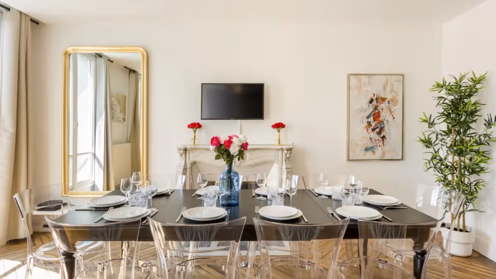 Le Table a manger  Appartement cosy tilsitt balcon Vue tour eiffel