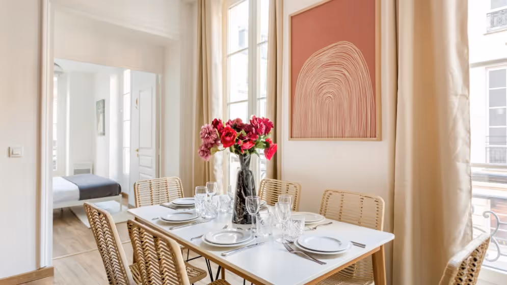 Le Table a manger Appartement cosy caumartin I