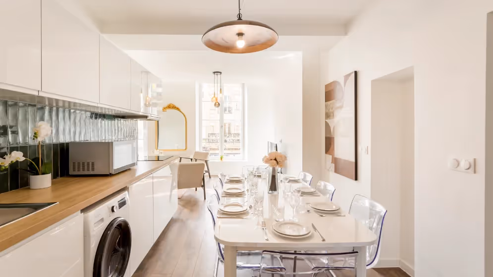 le table a manger Appartement Cosy Fbg St Antoine