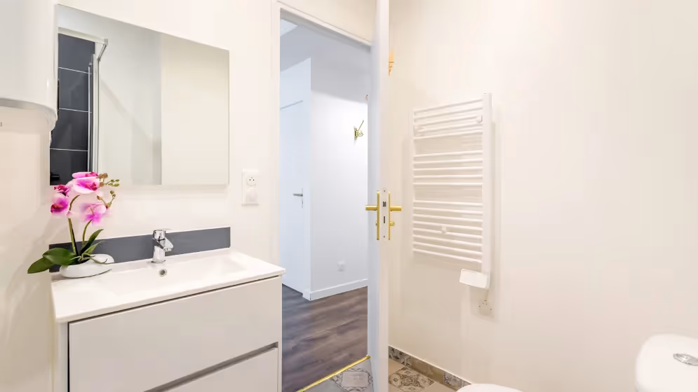 the bathroom Cosy Apartment Fbg St Antoine