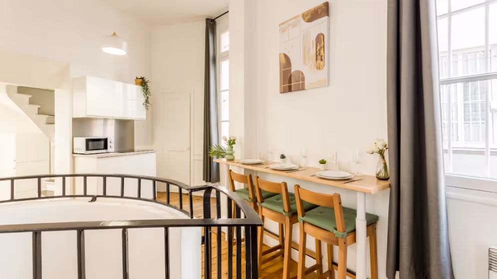 Le Table a manger Appartement cosy clery