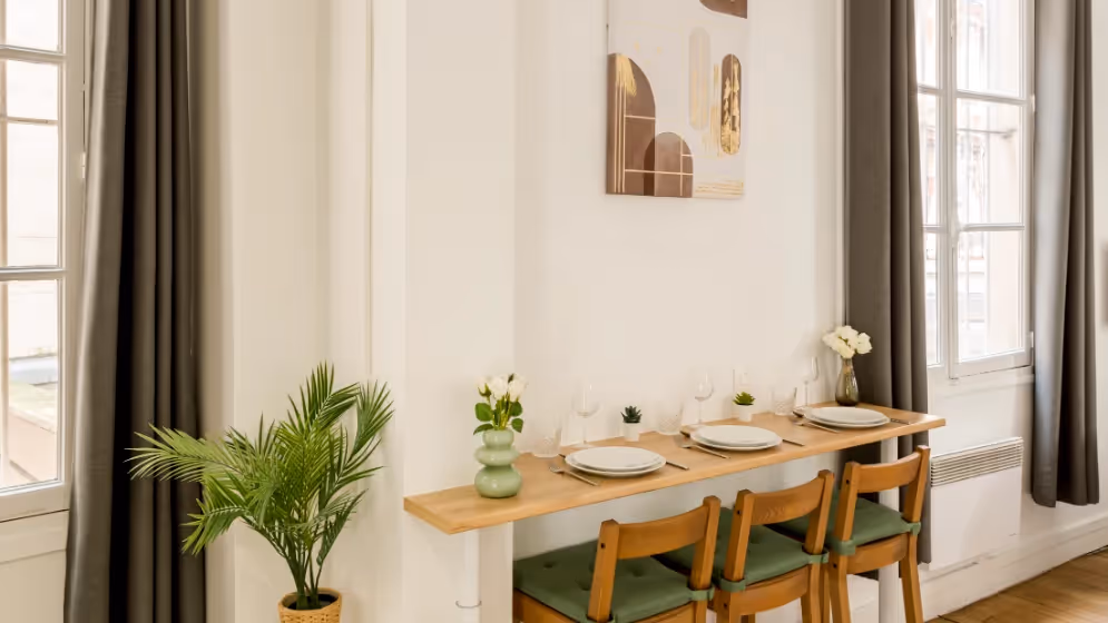 Le Table a manger Appartement cosy clery