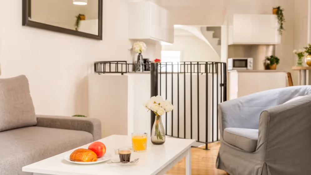 Le Petit dejeuner Appartement cosy clery