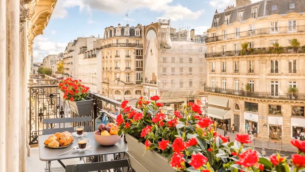Le petit dejeuner terrasse suite signature marcel I balcon
