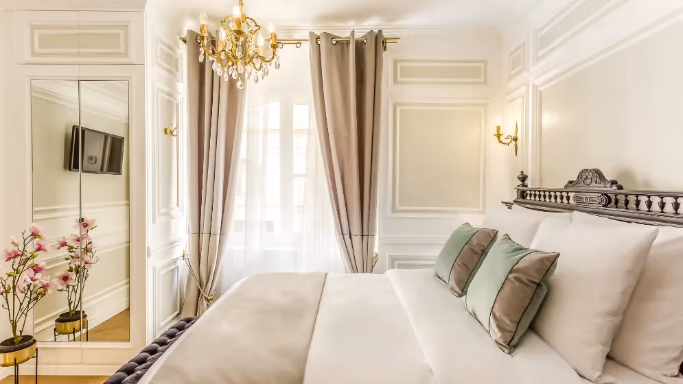 Le 8 chambre 4 suite signature Valois Vue palais royal