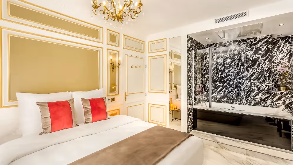 Le 44 chambre 2 master suite signature Valois Vue palais royal