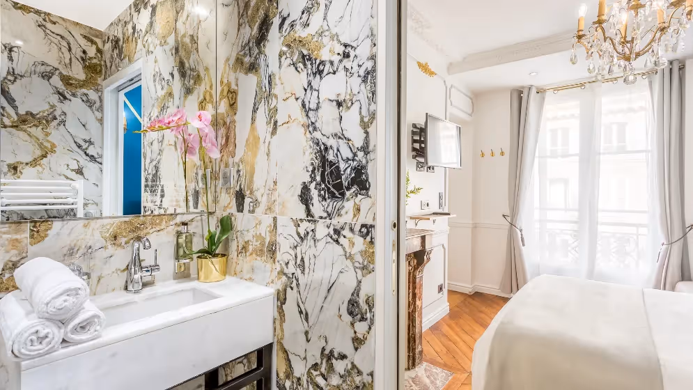 Room 1 master laVabo luxury suite sebastopol II
