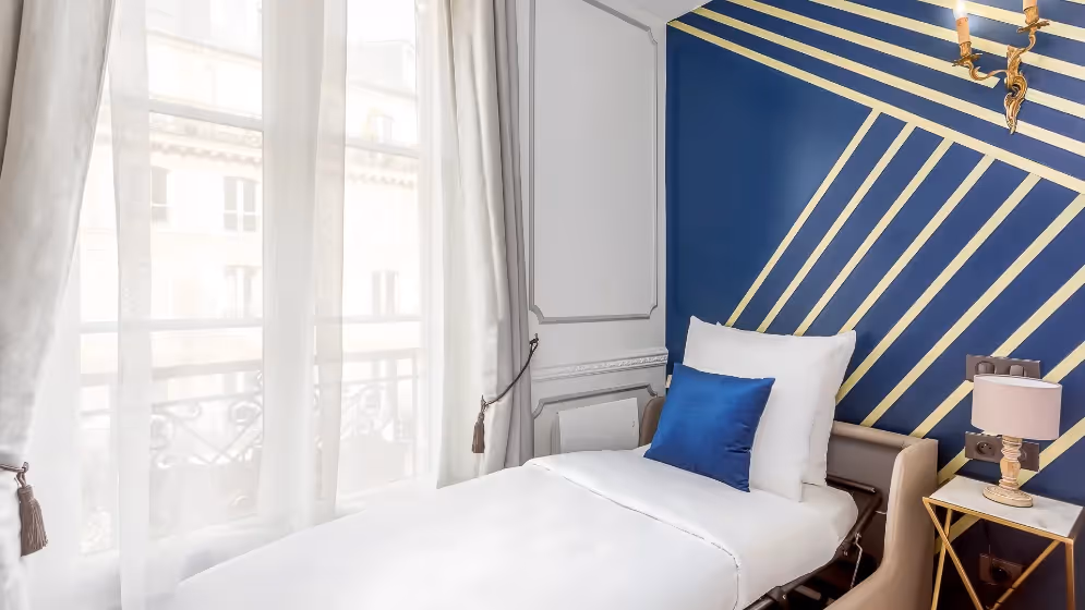 Le canape lit ouVert chambre 1 suite de luxe sebastopol II
