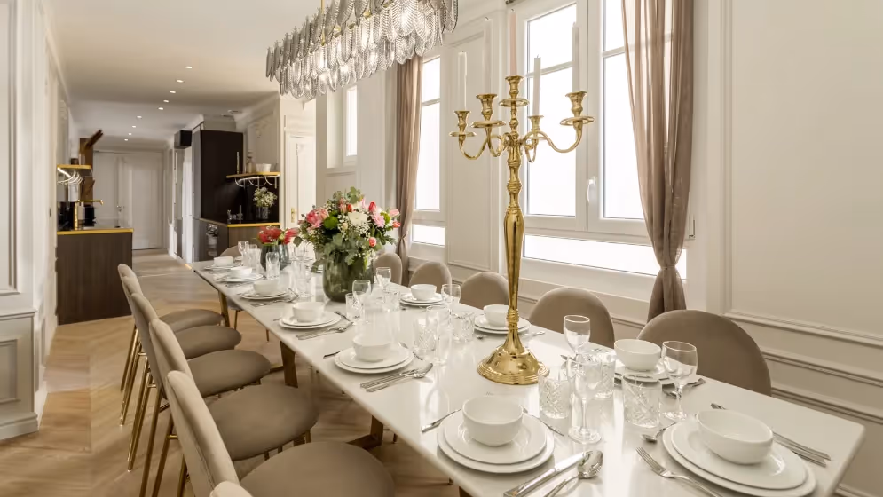 Le SAM min suite signature hoche balcon Vue tour eiffel