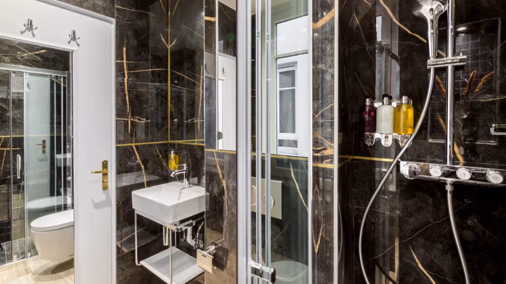 Le sdb 5 suite signature hoche balcon Vue tour eiffel